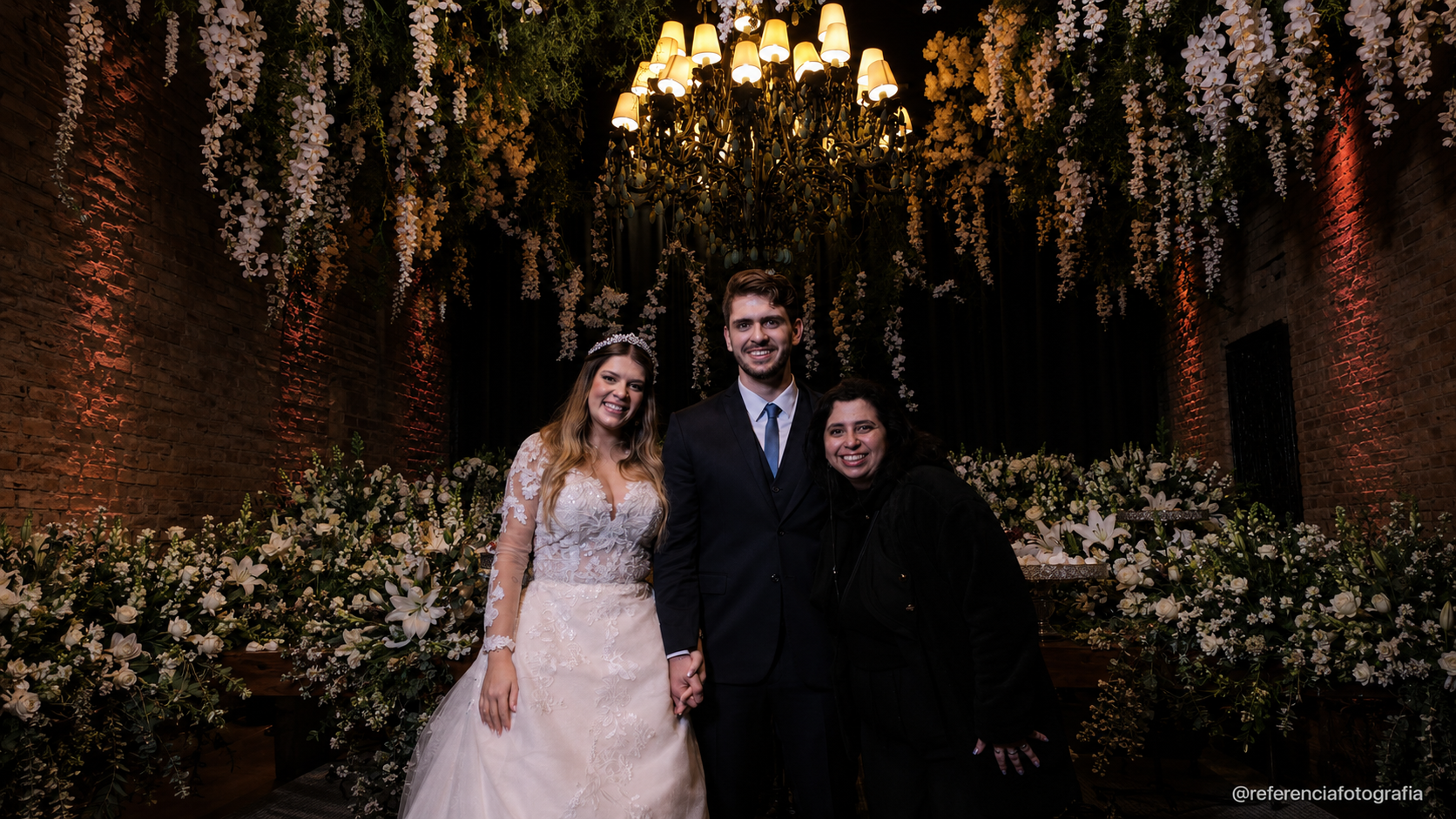 Juliana da Prosperittá com noivos em casamento em São Paulo
